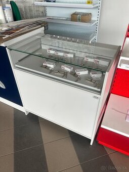 Predám predajný sklenený pult