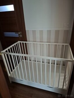 Postieľka s úložným priestorom