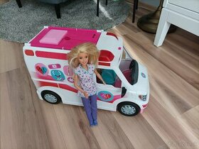 Barbie - Klinika na kolesách, Mattel