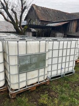 Ibc kontajner , 1000litrova plastová nadrz