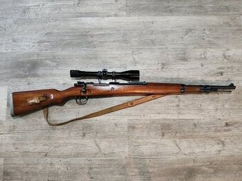 Opakovacia guľovnica Mauser K98 s optikou