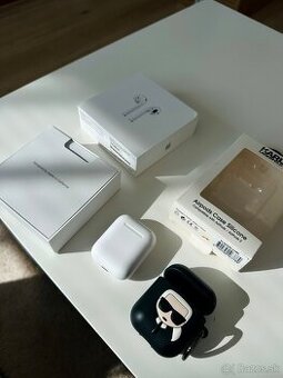 Apple AirPods 1 púzdro Karl Laherfeld zdarma