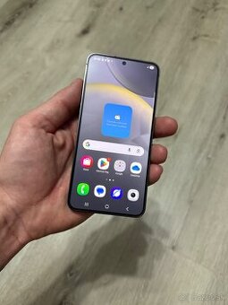 Samsung Galaxy S24 - 1