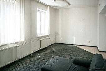 Na prenájom kancelária s umývadlo, 20 m2, Hrnčiarska 2/A
