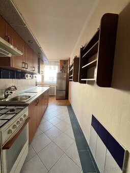 Predám 2-izbový byt s balkónom v centre Piešťan - 1