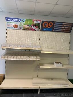 Regál z predajne