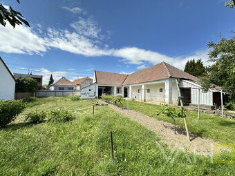 Rodinný dom s veľkým pozemkom a potenciálom – Siladice - 1