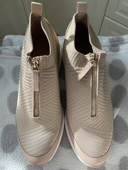 Dámske módne topánky