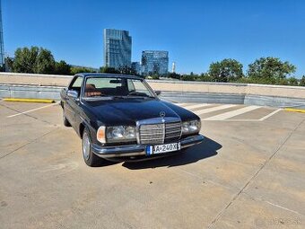 Mercedes-Benz W123 230C