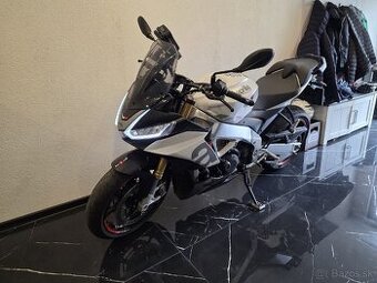 Aprilia tuono v4 1100