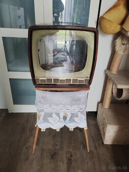 Retro Tesla vitrina
