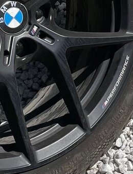 225/40 r18