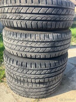Celoročne pneu 215/60R17