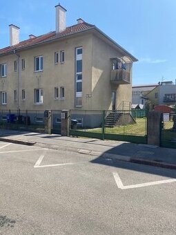 Ponúkam 2 izb. tehlový byt na zámostí v Trenčíne.