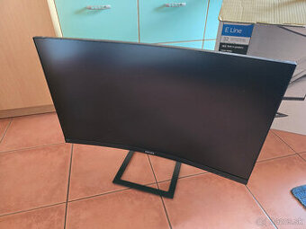 Monitor 32" prehnutý Full HD