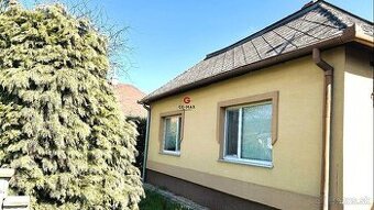 Rodinný dom s priestranným pozemkom, dvoma altánkami a multi