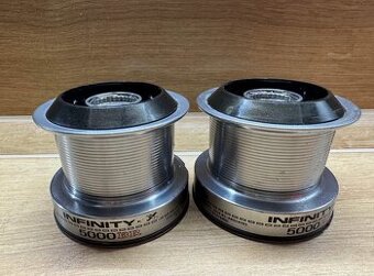 Daiwa Infinity-X 5000 BR, 2ks cívek