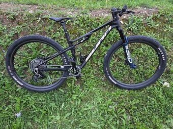 Horsky bicykel carbon celoodpruzeny ram M pneu 29