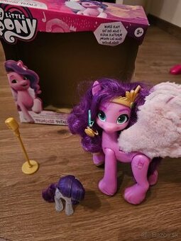 Hasbro My Little Pony spievacuci Pipp