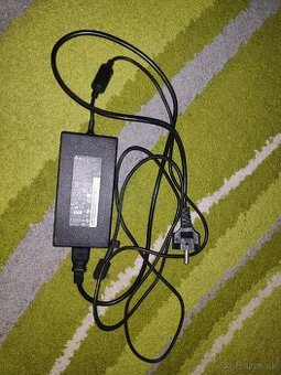 Predám funkčnú nabijačku na notebook Acer - 1