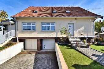 Rodinný dom s dvoma bytmi, 2 garáže, záhrada, bazén, DS