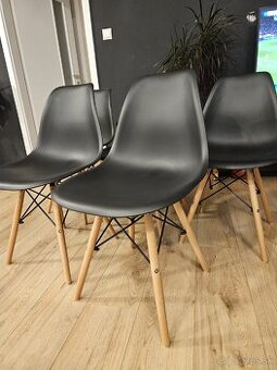 Nové kuchynské stoličky