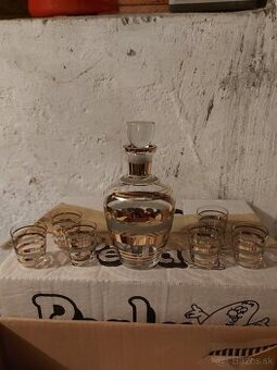 Predam rozne veci sklo,keramika,karafy,taniere...