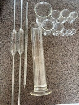 Laboratórne sklo, odmerky, valec, pipety