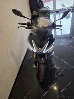 Aprilia tuono v4 1100