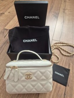Novy Chanel Vanity kufrik biely caviar crossbody