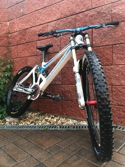 dh mondraker summum pro team