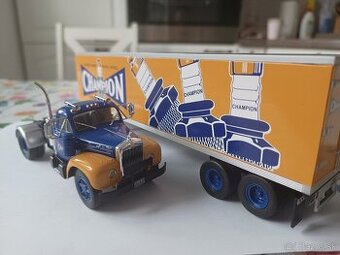 1:43 Mack kamión
