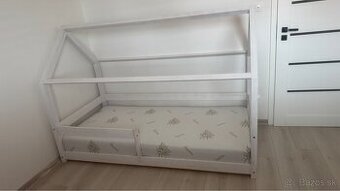 Domčeková posteľ pre deti s matracom