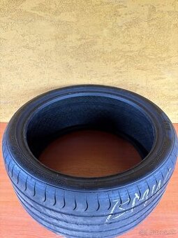 245/35 R18
