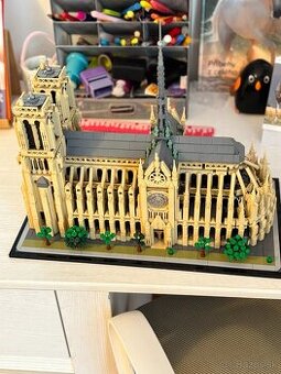 Predám LEGO Notre Dame 21061 – poskladaný model