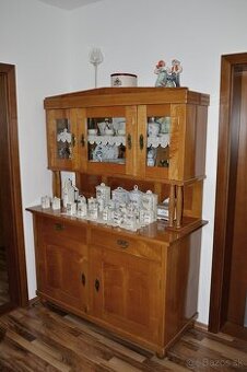 Predám starožitný príborník