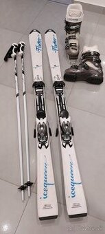 Lyže, lyžiarky a paličky