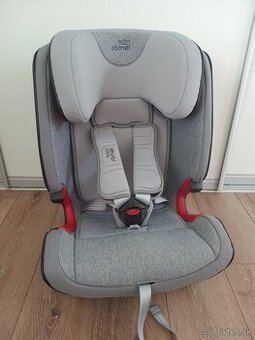 Britax Romer Advansafix IV M
