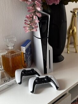 PlayStation 5 (Slim)-1 TB + 2x dualsens + 2 hry