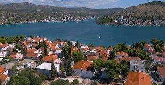 CHORVÁTSKO - Apartmány s krásnymi výhľadmi - ROGOZNICA