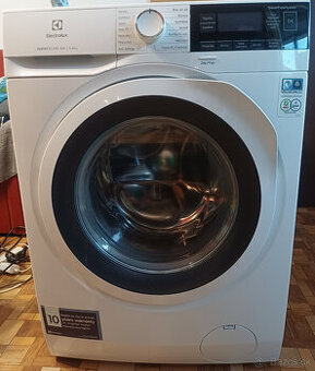 Automaticka pračka 8kg Elektrolux.