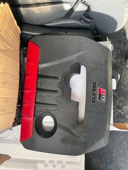 Kryt motora Toyota GR Yaris.