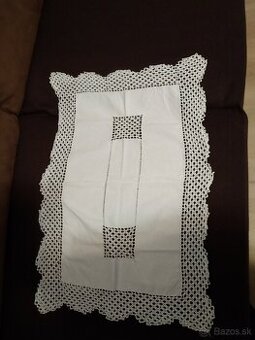 Vyšívaný obrus
