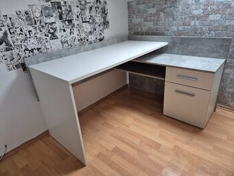 Písací kancelársky stôl