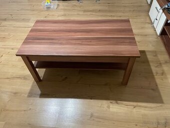 Obyvackova stena so stolikom