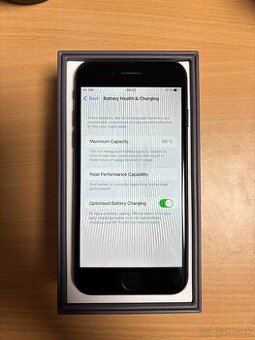 Apple iPhone 8 - 256GB + obal a príslušenstvo - 88% batéria