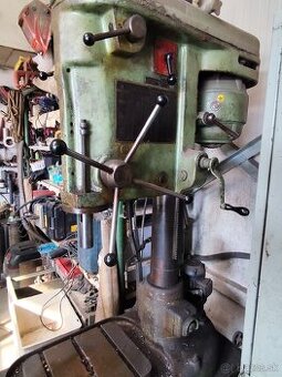 Stolová vŕtačka TOS