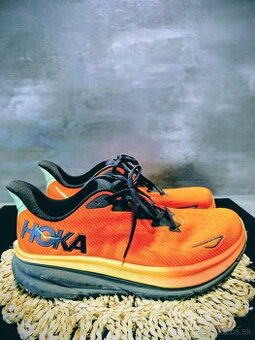 Predám bežecké tenisky HOKA