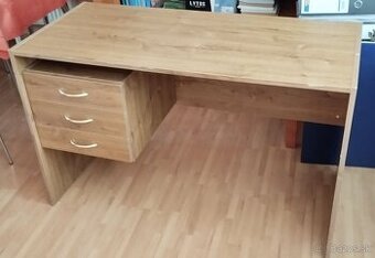Predam stoly 10€/kus