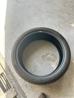 225/40 r19